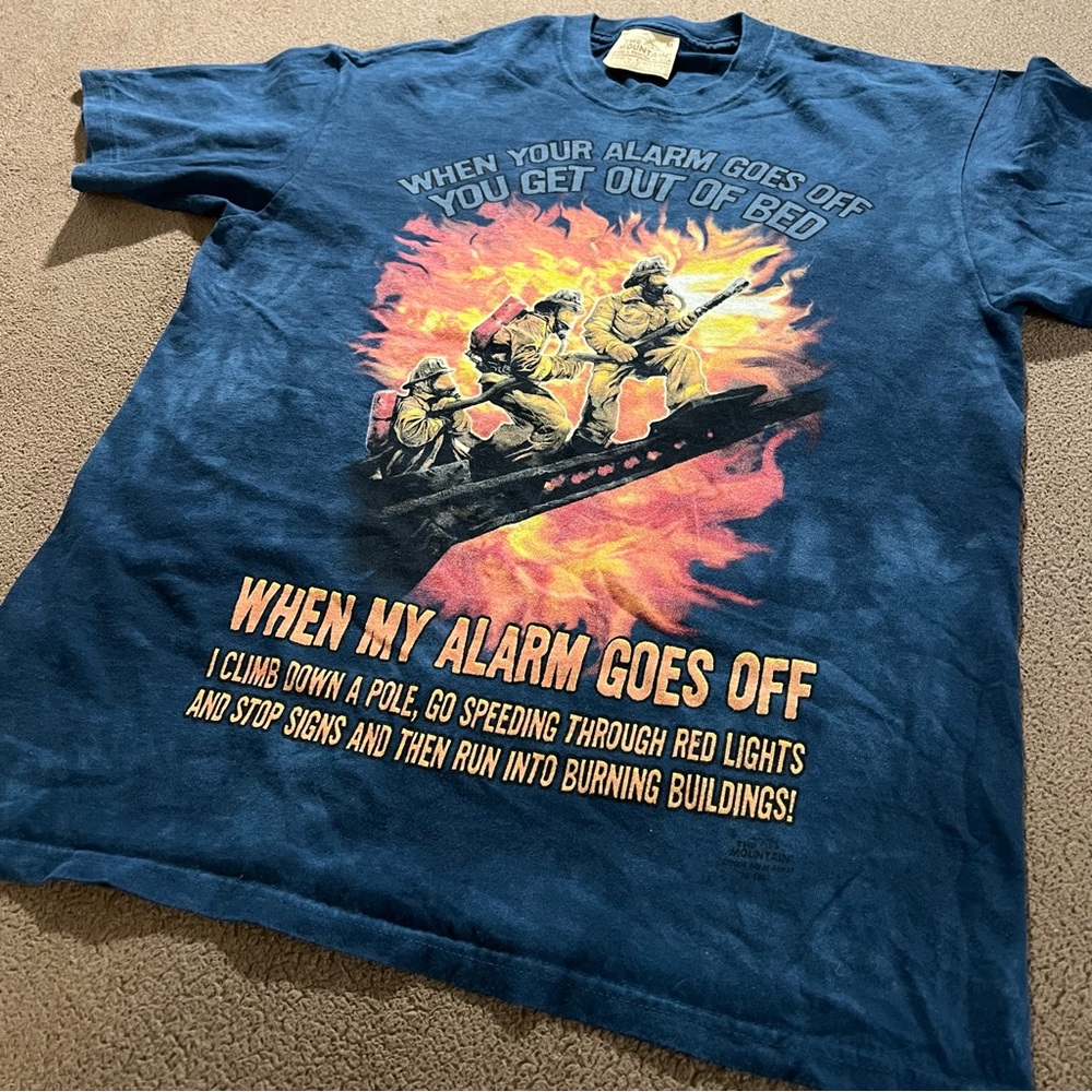 VINTAGE THE MOUNTAIN FIREMEN ALARM BURNING TIE-DYE LEATHER TAG MEDIUM T-SHIRT
